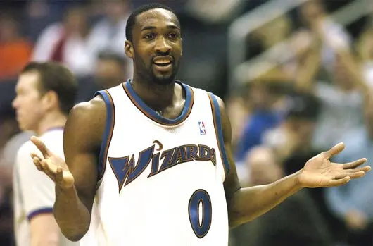 Arenas, de Wizards, es multado por simular lesión