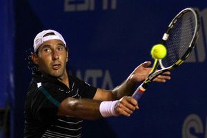 Debuta Santiago González con victoria