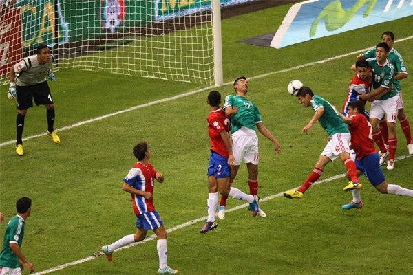México intentó una y otra vez sin tener mucha fortuna | MEXSPORT