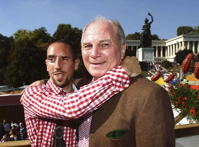 Los jugadores del Bayern Munich y sus esposas disfrutaron del popular Oktoberfest. FOTO: Internet