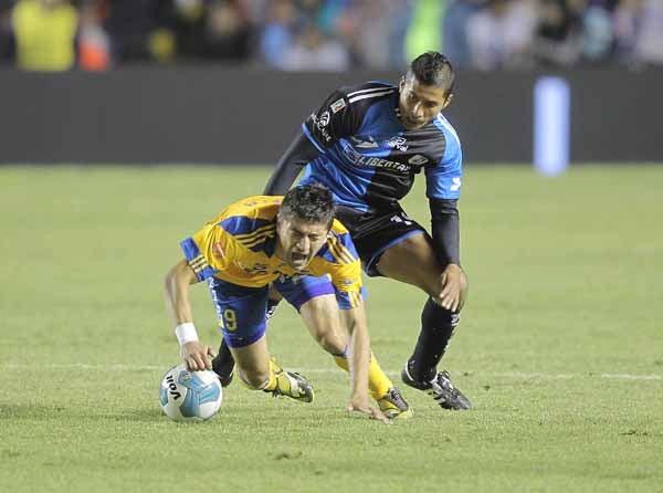 Tigres se plantó bien en el terreno de juego. FOTO: ULISES BRAVO