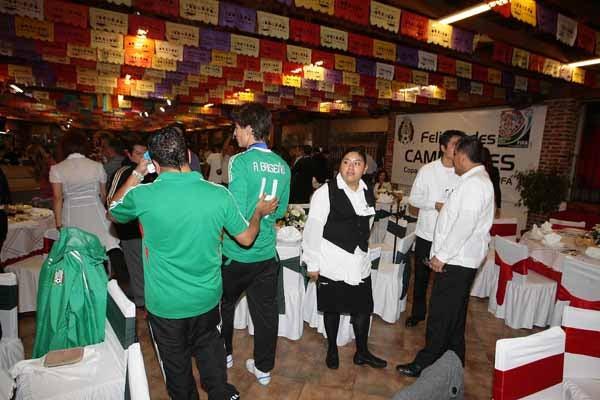 Luego de la visita a Presidencia, los jugadores fueron transladados a un restaurante al sur de la ciudad. FOTO: ÓSCAR RAMÍREZ