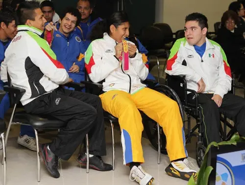 UANL reconoce a atletas parapanamericanos