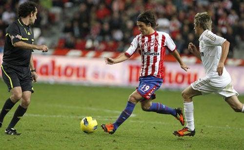 Gastón intenta librarse de la marca de Coentrão | EFE