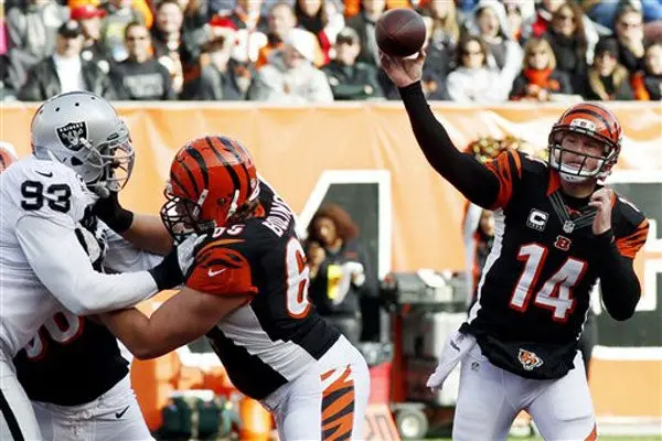 Cincinnati derrota fácilmente a Raiders