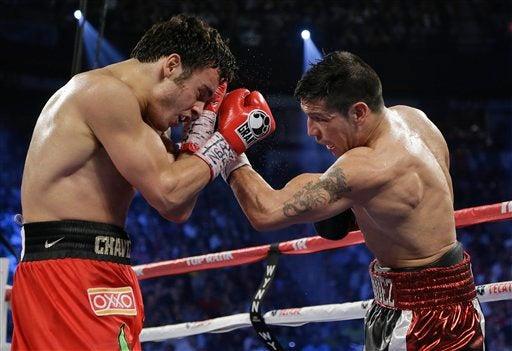 El pugilista argentino mostró su calidad en el cuadrilátero y dominó a Chávez | AP