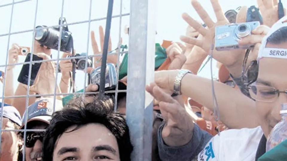 Checo' hace vibrar a fans