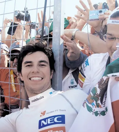 Checo' hace vibrar a fans