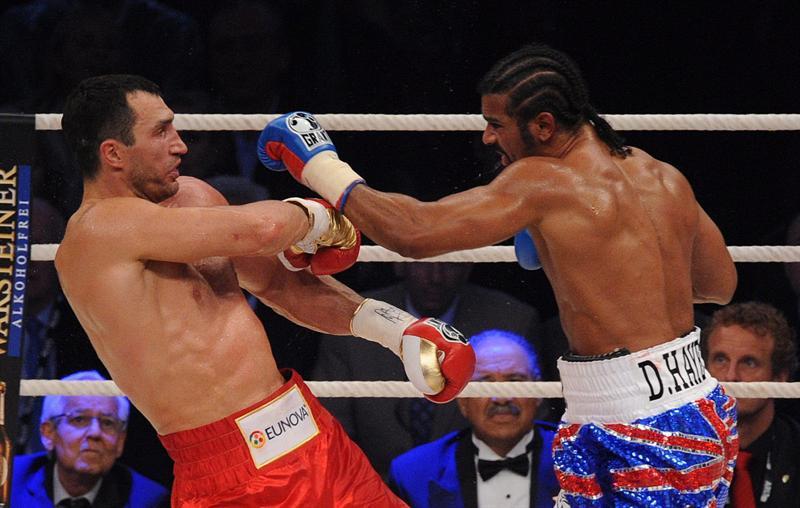 David Haye trató de responder los ataques. FOTO: EFE
