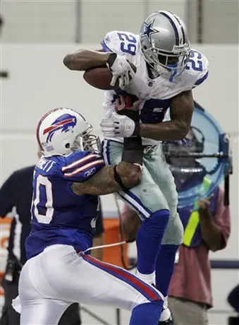 Dallas apalea 44-7 a Buffalo de la mano de Romo