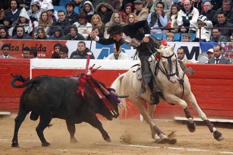 Ventura falló lamentablemente con el rejón de muerte. FOTO: RICARDO FLORES