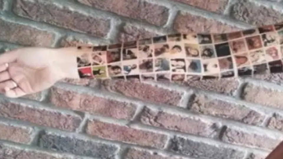 Se tatuó ¡152 perfiles de Facebook!