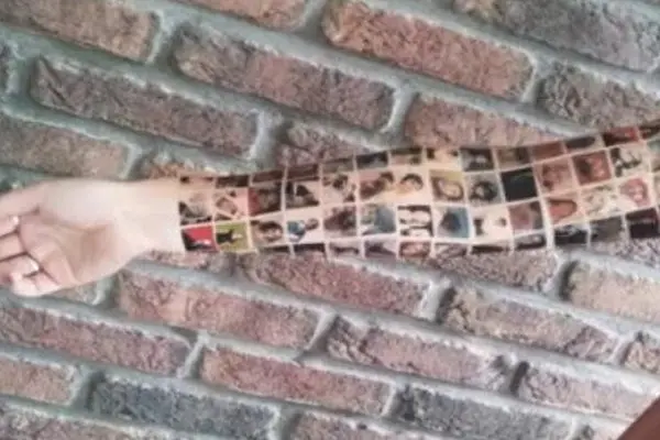 Se tatuó ¡152 perfiles de Facebook!