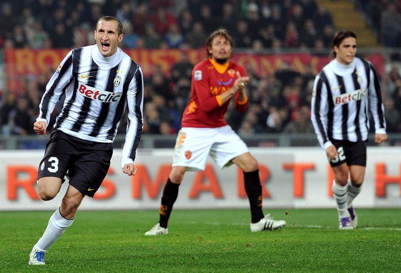 Giorgio Chiellini festeja el tanto de Juventus. FOTO: EFE