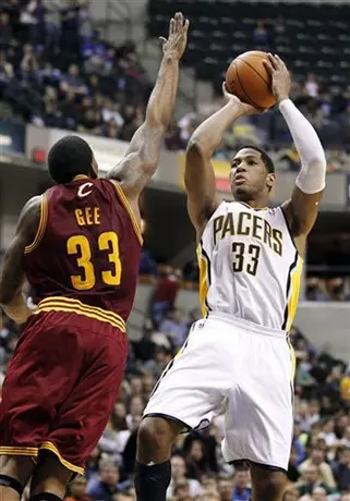 Pacers se imponen 98-91 a Cavaliers en tiempo extra