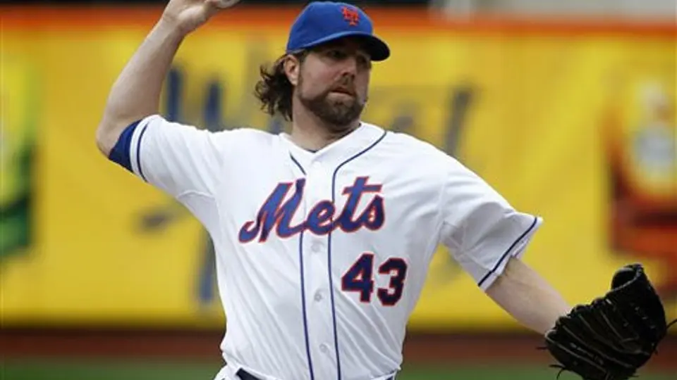 Dickey llega a 19 victorias con Mets