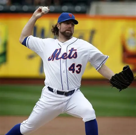 Dickey llega a 19 victorias con Mets