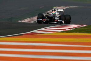 Checo' Pérez abandona el GP de la India tras pinchazo