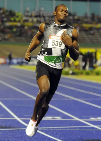 Bolt se impone en los 100 metros en Ostrava