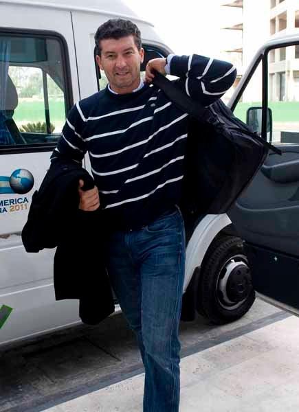 El estratega llegó acompañado de Yayo. FOTO: CÉSAR VICUÑA