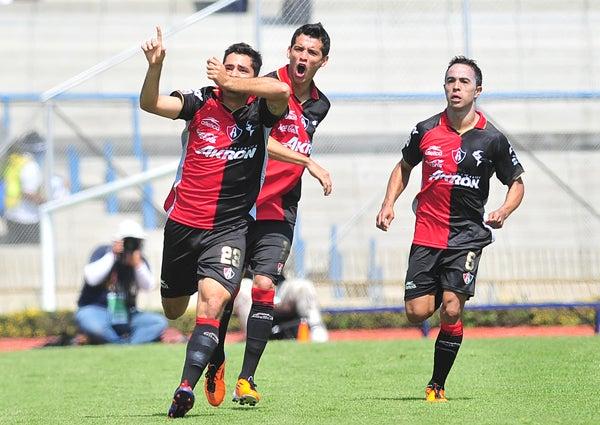 Bocanegra abrió el marcador para los rojinegros. FOTO: MIGUEL PONTÓN