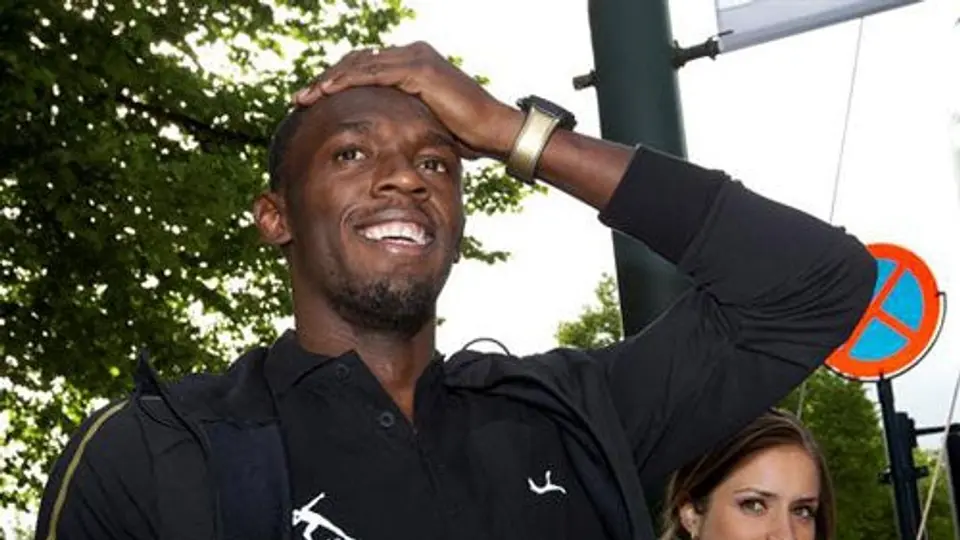 Bolt, ileso tras accidente de coche en Kingston