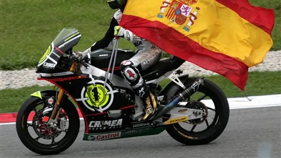 Español Toni Elías se corona en Moto2