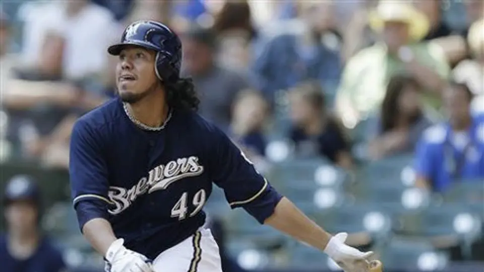 Gallardo se vuela la barda en victoria de Milwaukee