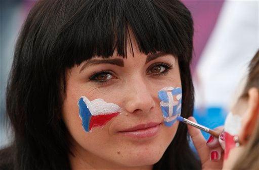 Las aficionadas pintaron sus rostros l AP