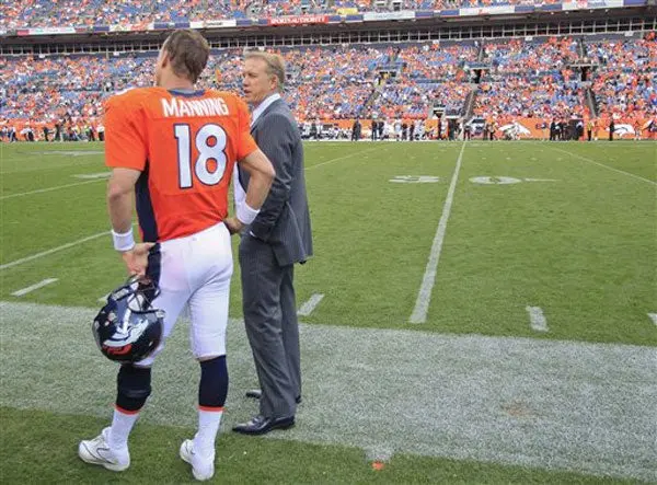 Peyton brilla en victoria sobre Raiders