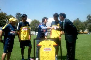 América rinde homenaje a Checo Pérez