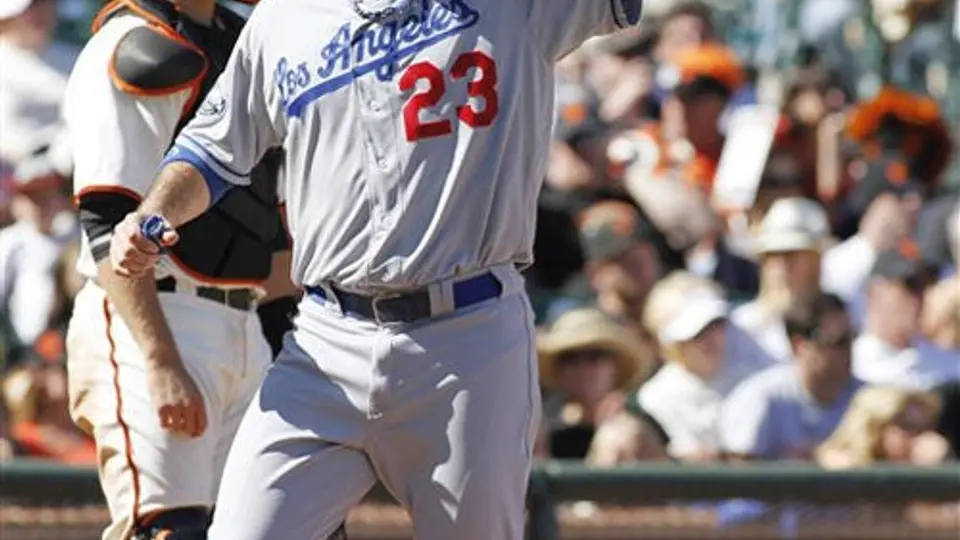 González colabora en victoria de Dodgers