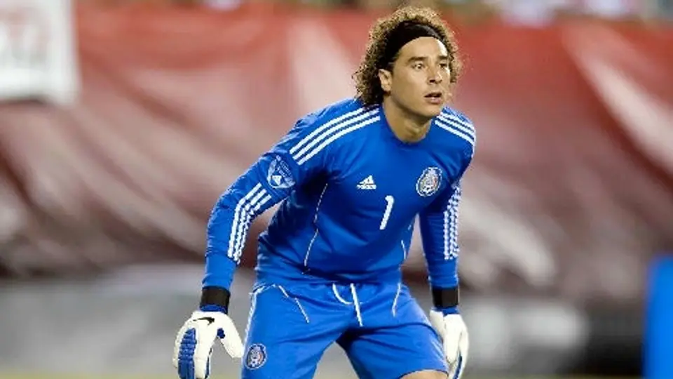 Guillermo Ochoa regresa a Francia para su recuperación
