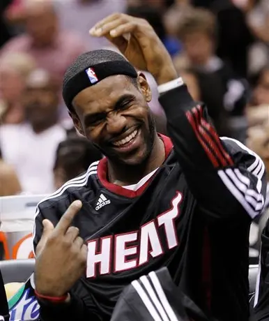 LeBron regresa a las prácticas del Miami Heat