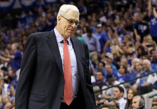 Phil Jackson no encontró la forma de revertir la eliminatoria (FOTO: AP)