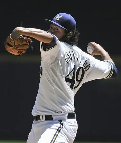 Gallardo poncha a 14 en triunfo de Milwaukee