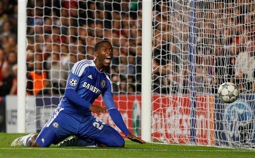Leverkusen puso en aprietos a los ingleses. FOTO: AP