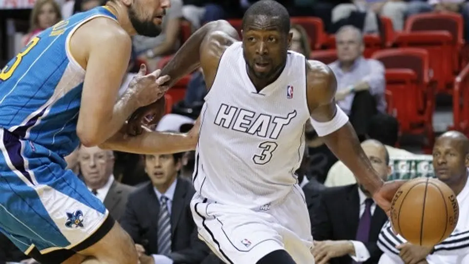 Heat corta mala racha al vencer a Hornets