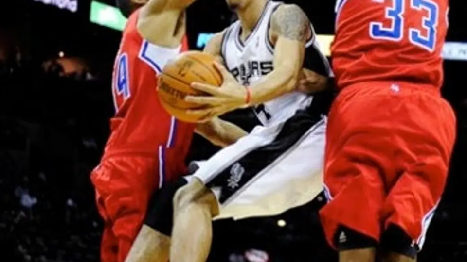 San Antonio se impone 115-90 a los Clippers