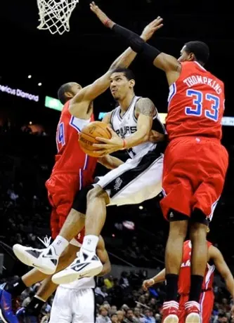 San Antonio se impone 115-90 a los Clippers