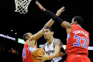 San Antonio se impone 115-90 a los Clippers