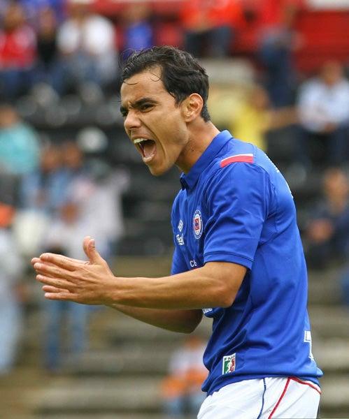 Omar Bravo pidió en todo momento el balón. | MEXSPORT