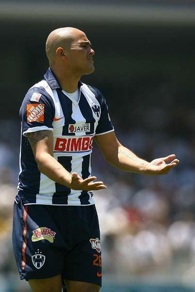 Chupete Suazo reacciona luego del gol de Pumas (FOTO: MEXSPORT)