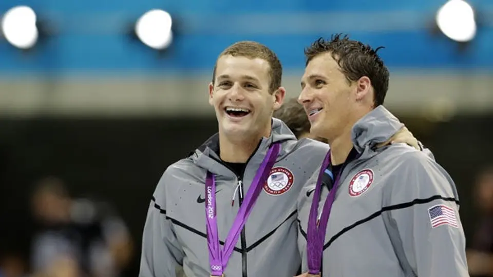 Tyler Clary derrota a Lochte en los 200m dorso