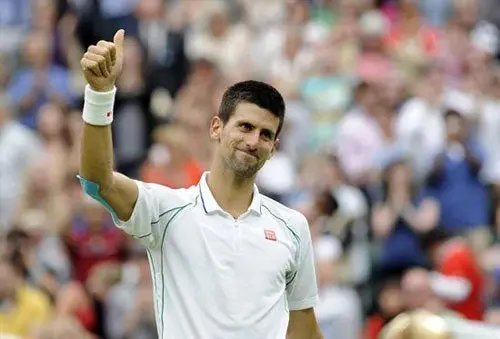 Djokovic vence a Troicki y avanza en Wimbledon