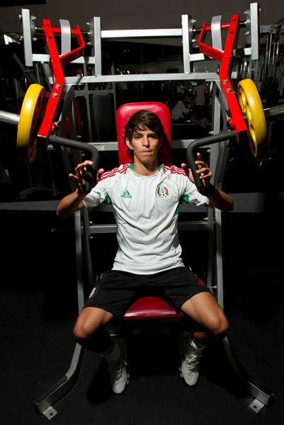 Carlos Orrantia durante la sesión en el gimnasio. FOTO: MEXSPORT