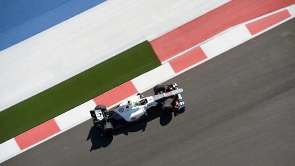 Checo asciende al octavo en la P3