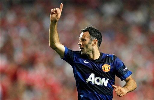 Ryan Giggs desde afuera del área sacó disparo potente que dejó sin oportunidad al arquero local. FOTO: AP