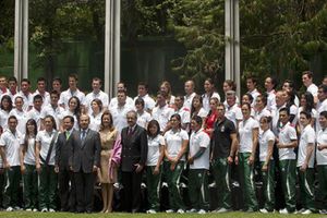 Olímpicos mexicanos se comprometen a luchar por medalla