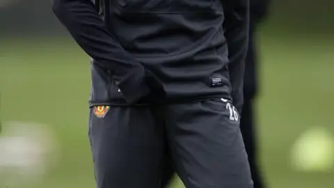Chicharito comanda al United en Turquía